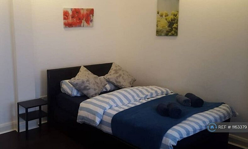 Studio Flat In Curta...