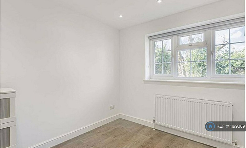 2 Bedroom Flat In Ge...