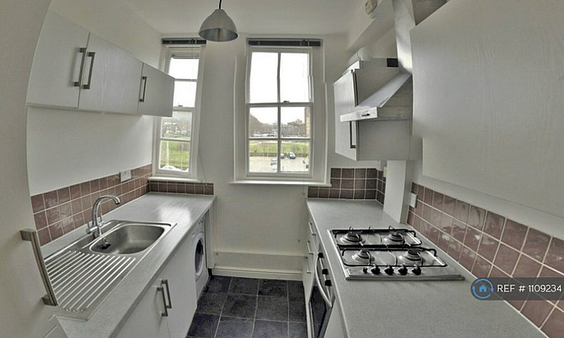 1 Bedroom Flat In Ro...
