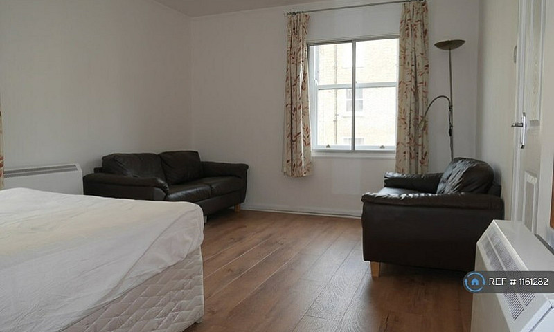 Studio Flat In Glouc...