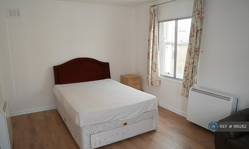 Studio Flat In Glouc...