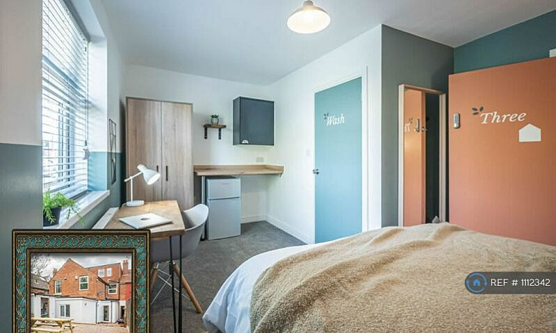1 Bedroom In High St...