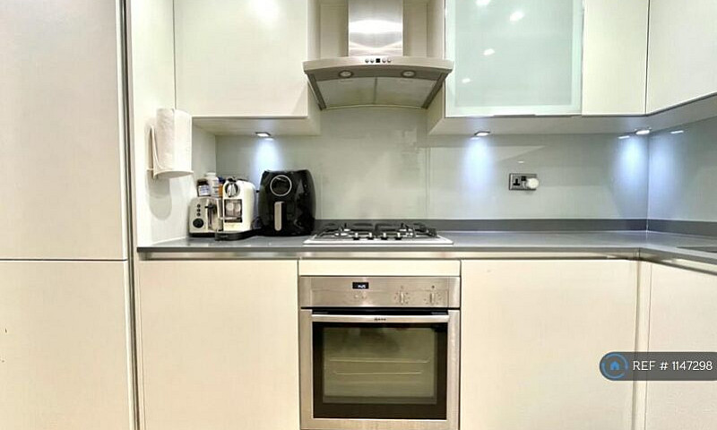 2 Bedroom Flat In Lo...