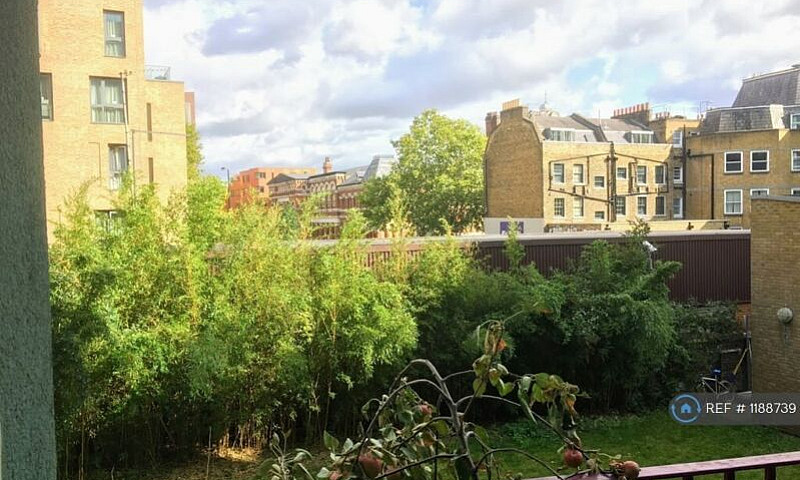 2 Bedroom Flat In St...