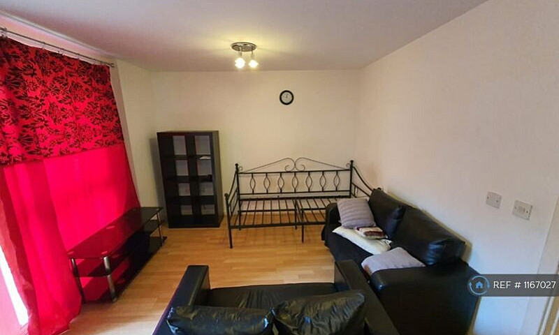 2 Bedroom Flat In Mo...