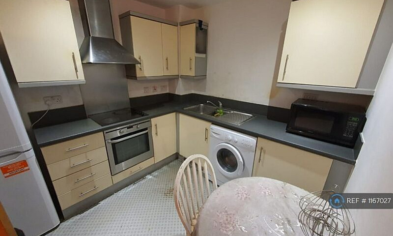 2 Bedroom Flat In Mo...