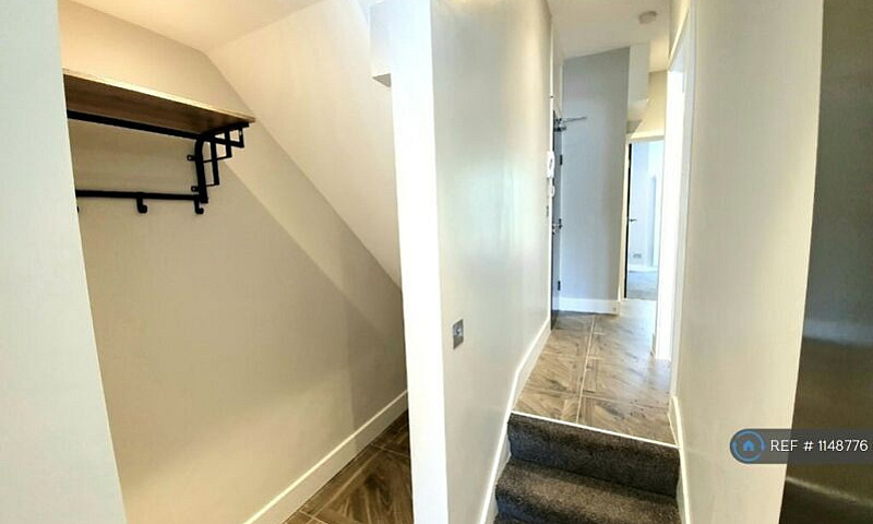 1 Bedroom Flat In Am...