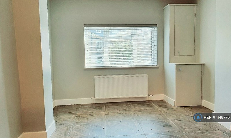 1 Bedroom Flat In Am...