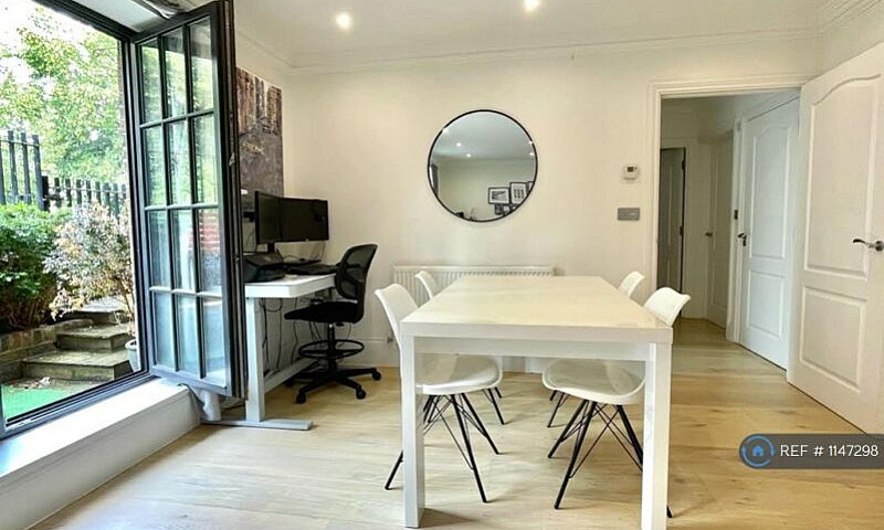 2 Bedroom Flat In Lo...