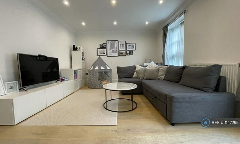 2 Bedroom Flat In Lo...