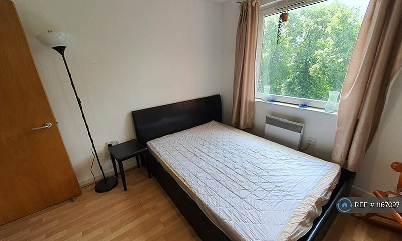 2 Bedroom Flat In Mo...