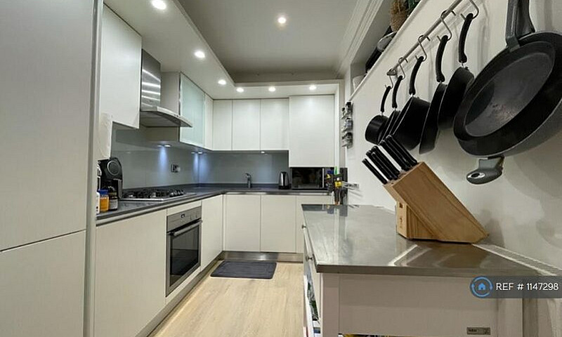 2 Bedroom Flat In Lo...
