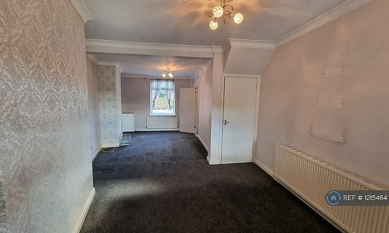 2 Bedroom House In L...