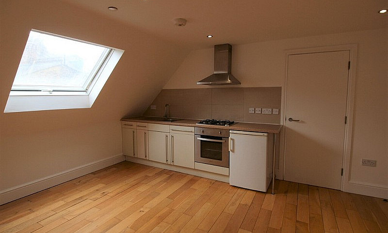 Large 3 Bed Flat In ...