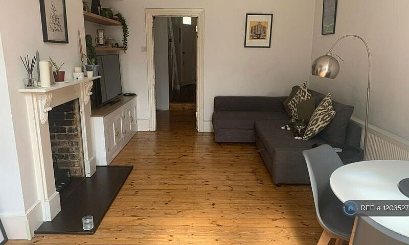 2 Bedroom Flat In Ha...