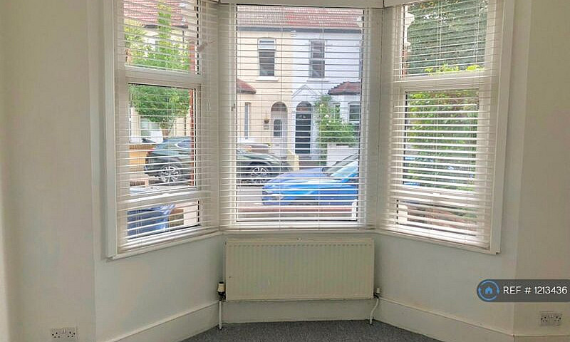 1 Bedroom Flat In Se...