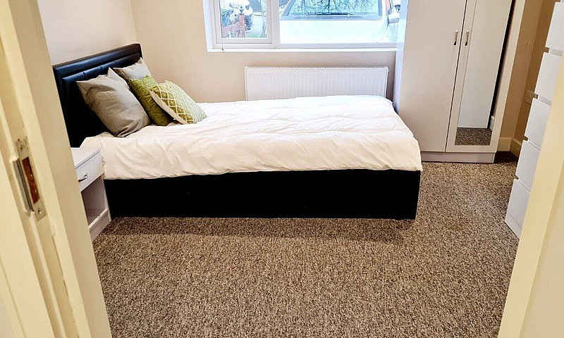 Ensuite Double Room ...