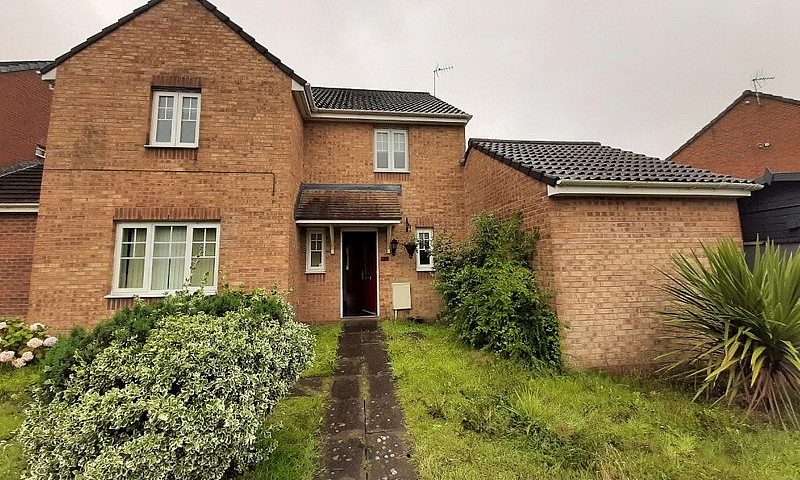 Large 4 Bed House Fo...