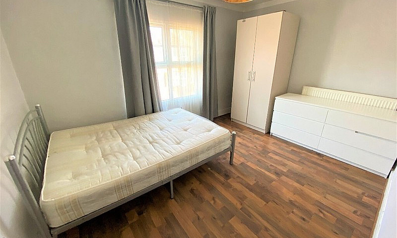Good Condition 4 Bed...