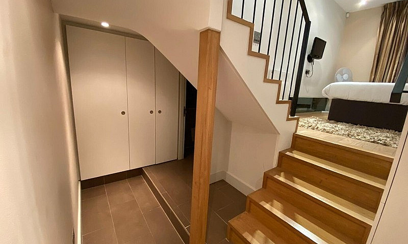 Stunning Apartment I...