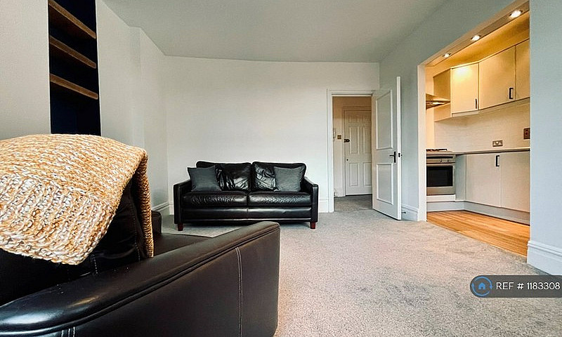 1 Bedroom Flat In Ke...