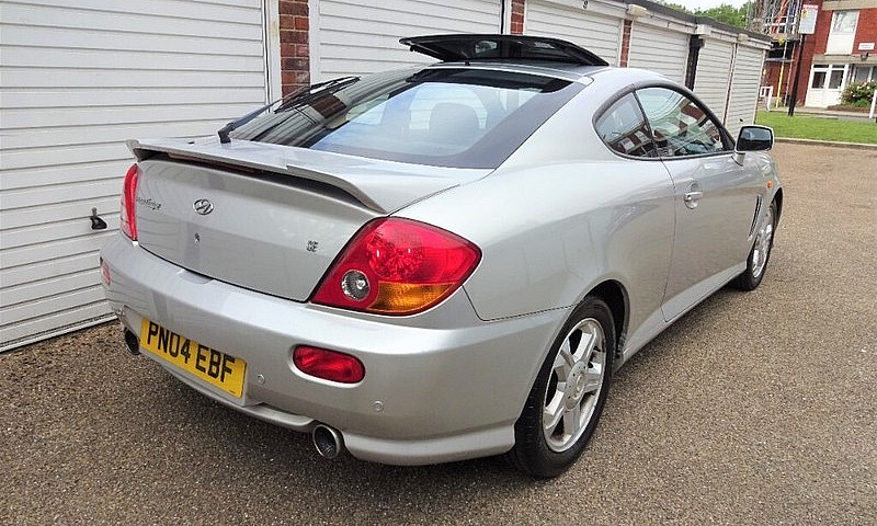 2004 Hyundai Coupe 2...