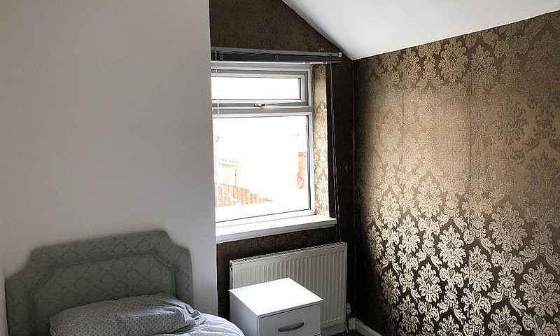 Rooms Available In B...