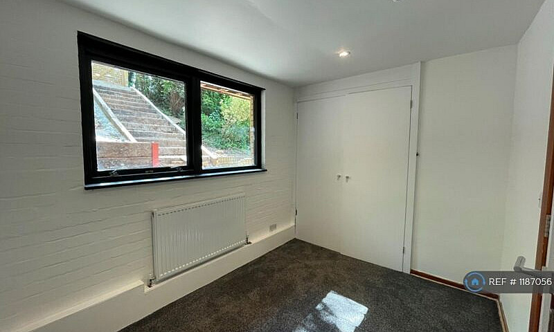 2 Bedroom Flat In Be...