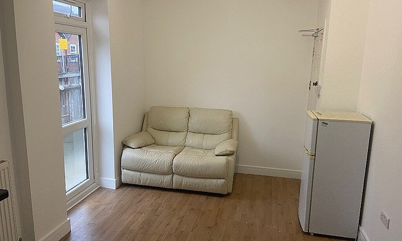 Large Ground Floor S...