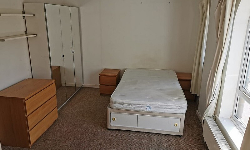 ***Flat-Share*** All...
