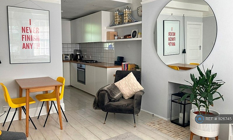 2 Bedroom Flat In Pa...