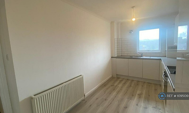 2 Bedroom Flat In Cy...
