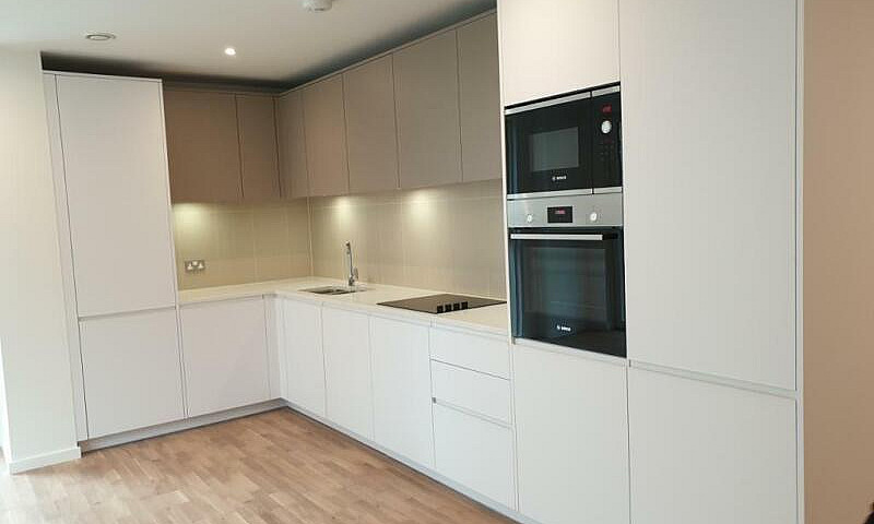 3 Bedroom Flat In Me...