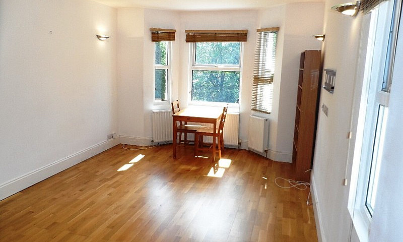 1 Bed 1 Bath/Showroo...