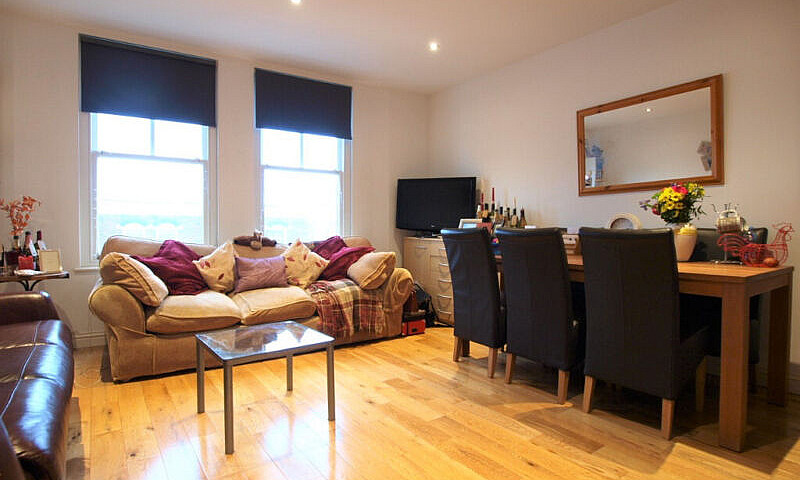 A Large 1 Bedroom Fl...