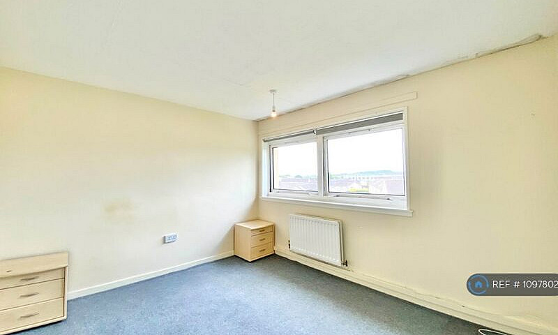 3 Bedroom Flat In Av...
