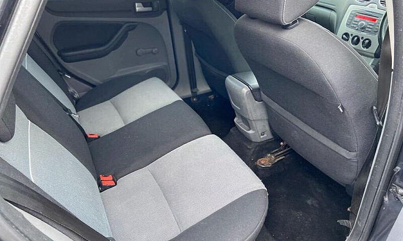Ford Focus Zetec 1.8...