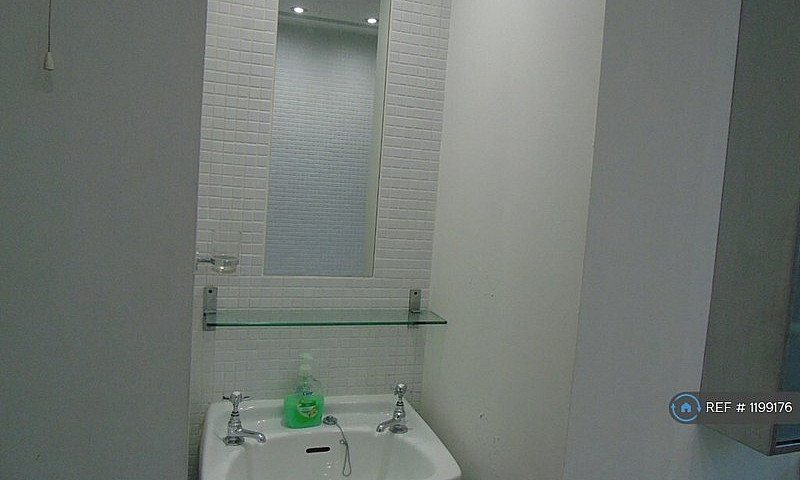 2 Bedroom Flat In Ar...