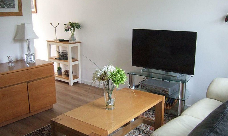 2 Bedroom House In G...