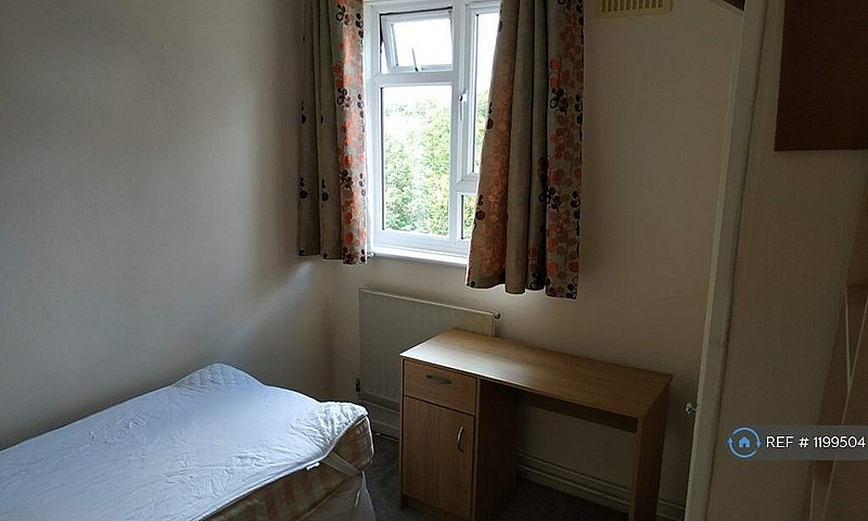4 Bedroom Flat In Cu...