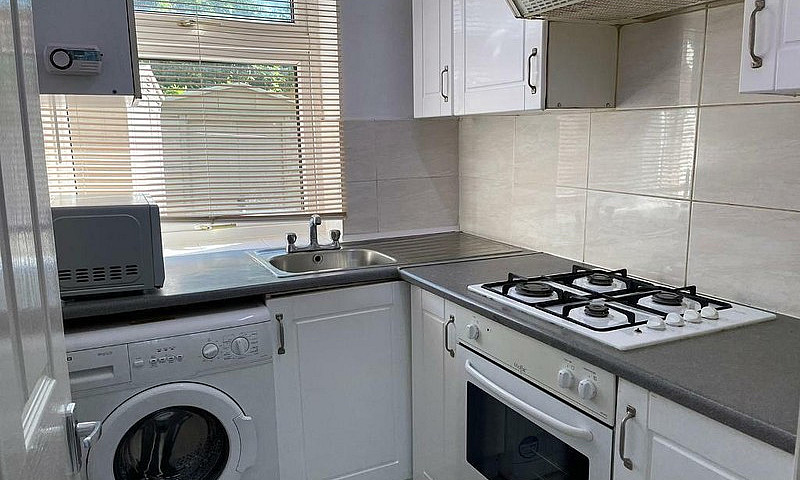 Studio Flat To Rent ...