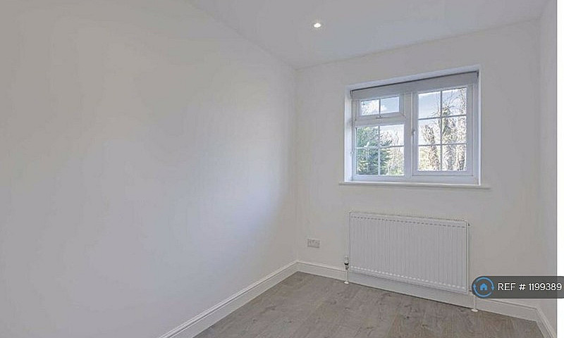 2 Bedroom Flat In Ge...