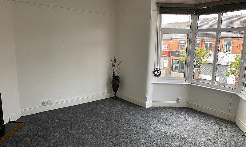 Large 1 Bed Self Con...