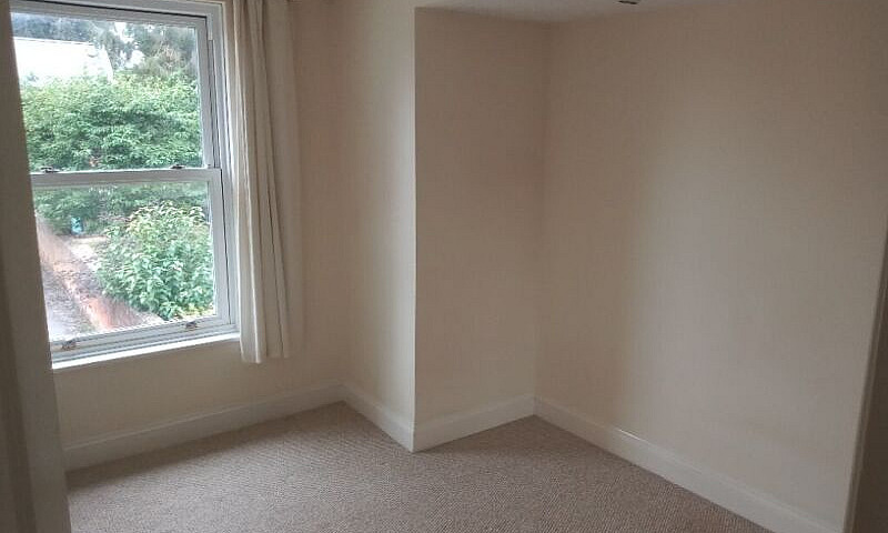 One Bedroom Flat To ...