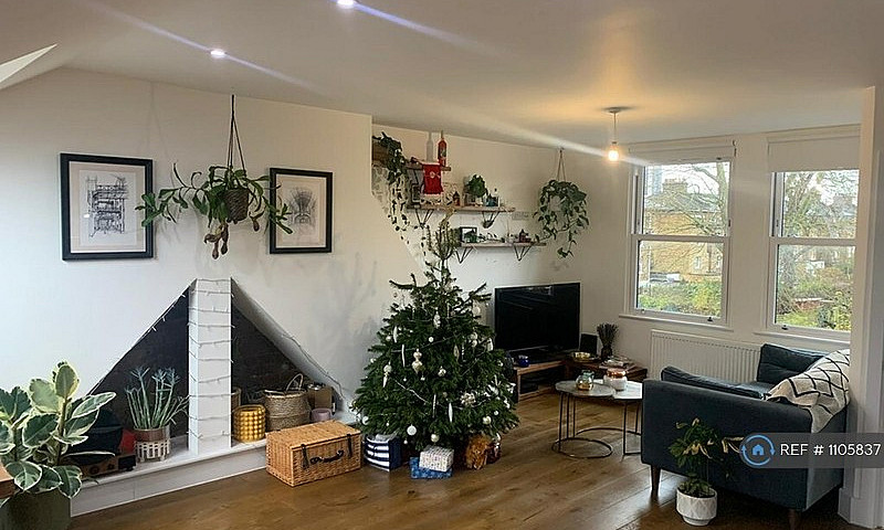 2 Bedroom Flat In La...