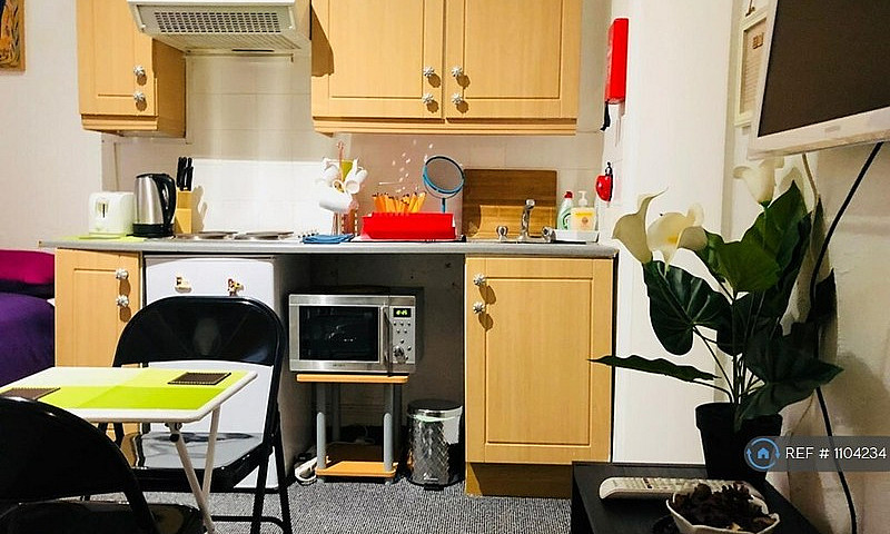 Studio Flat In Kenda...