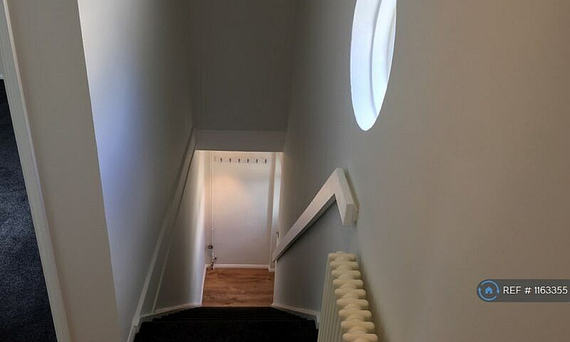 1 Bedroom Flat In Gr...