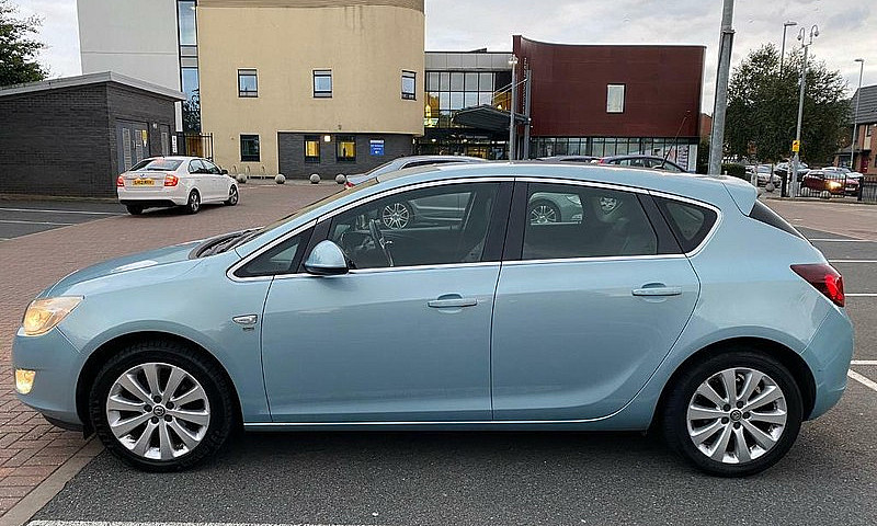 2010 Vauxhall Astra ...