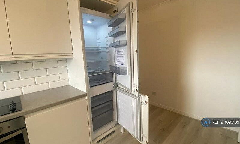 2 Bedroom Flat In Cy...