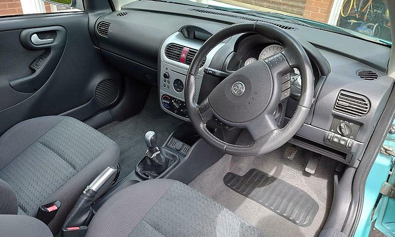 Vauxhall Corsa 2003 ...